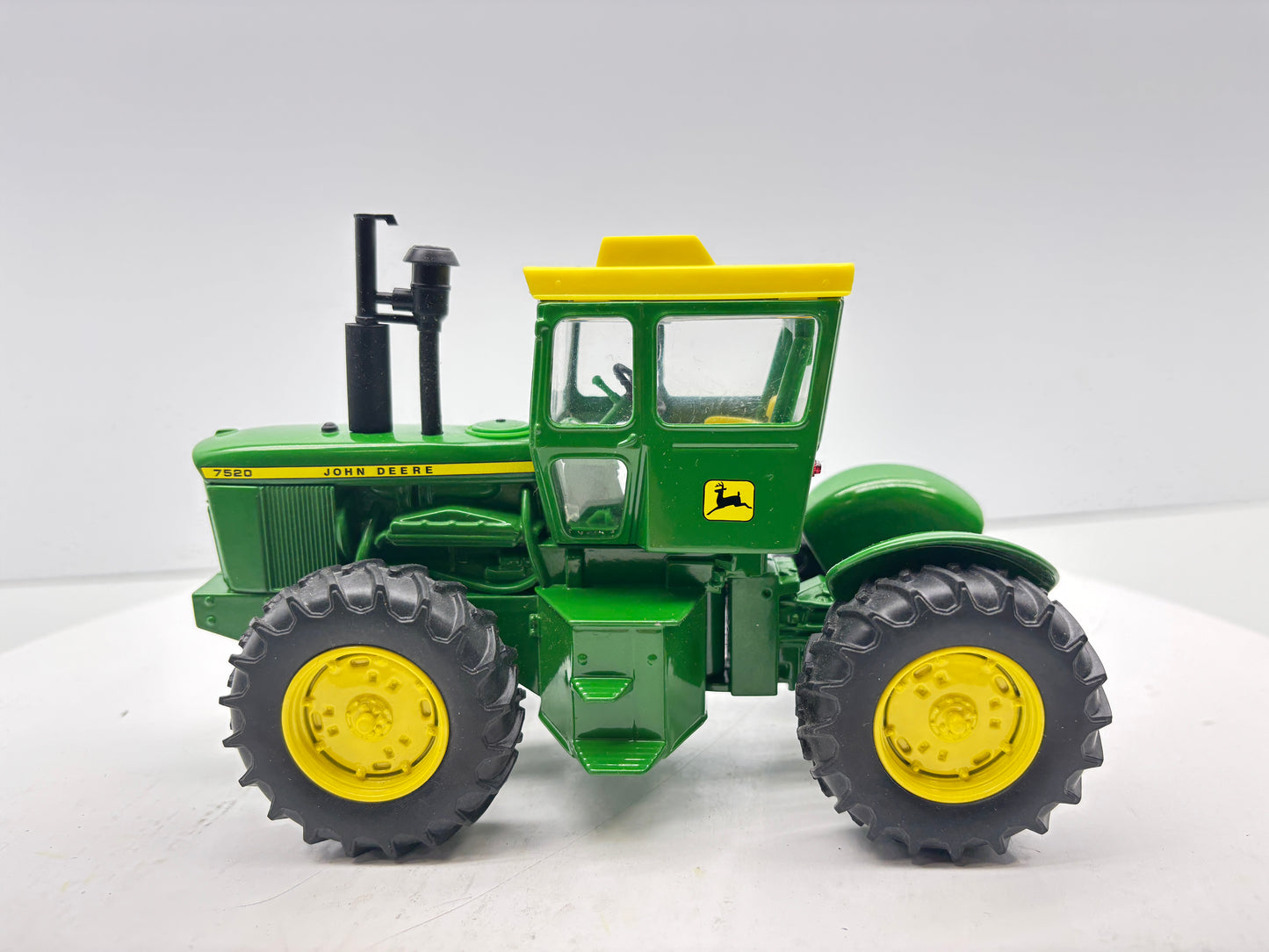 1/32 John Deere 7520