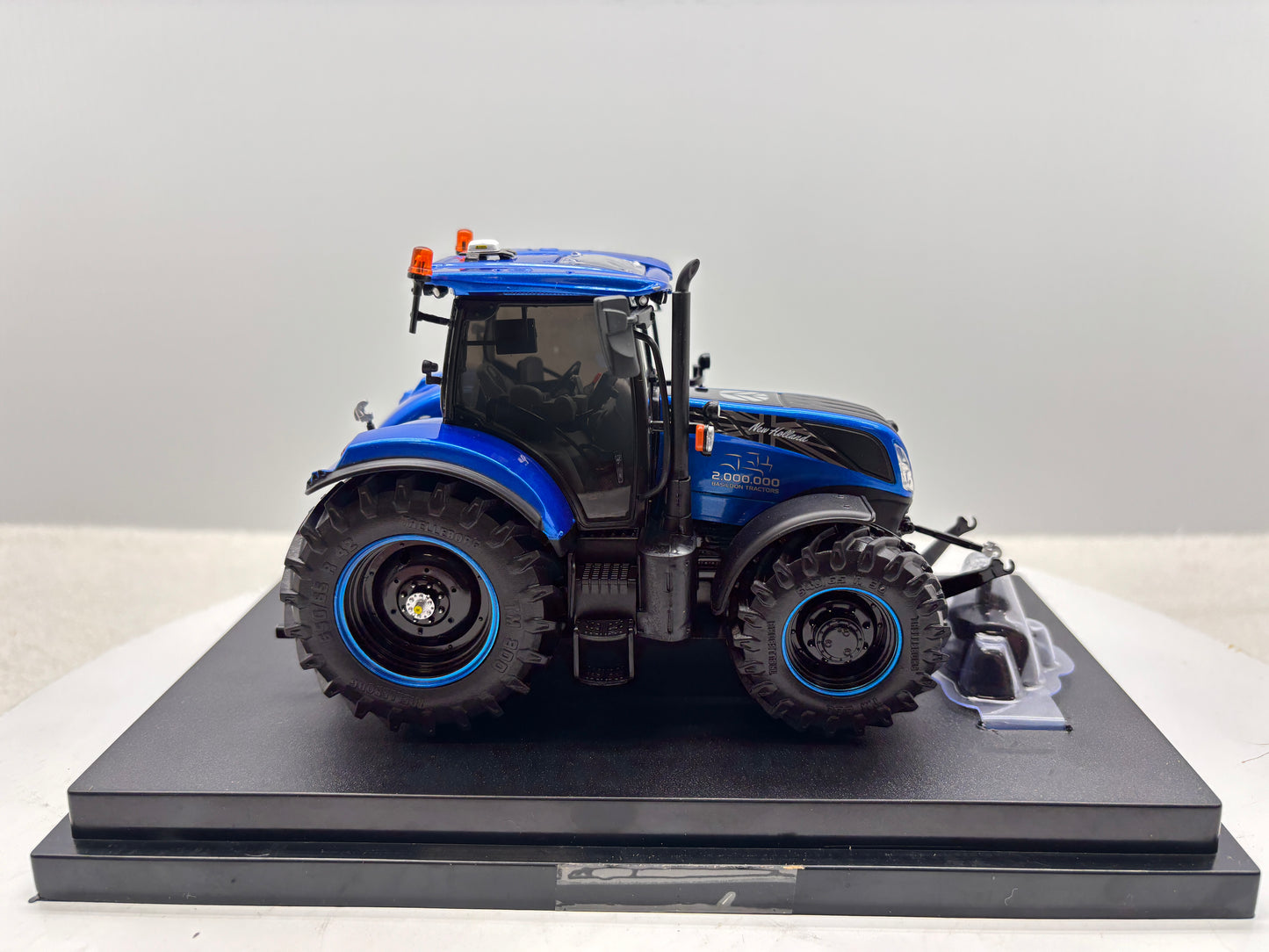 1/32 New Holland T7.225 Basildon
