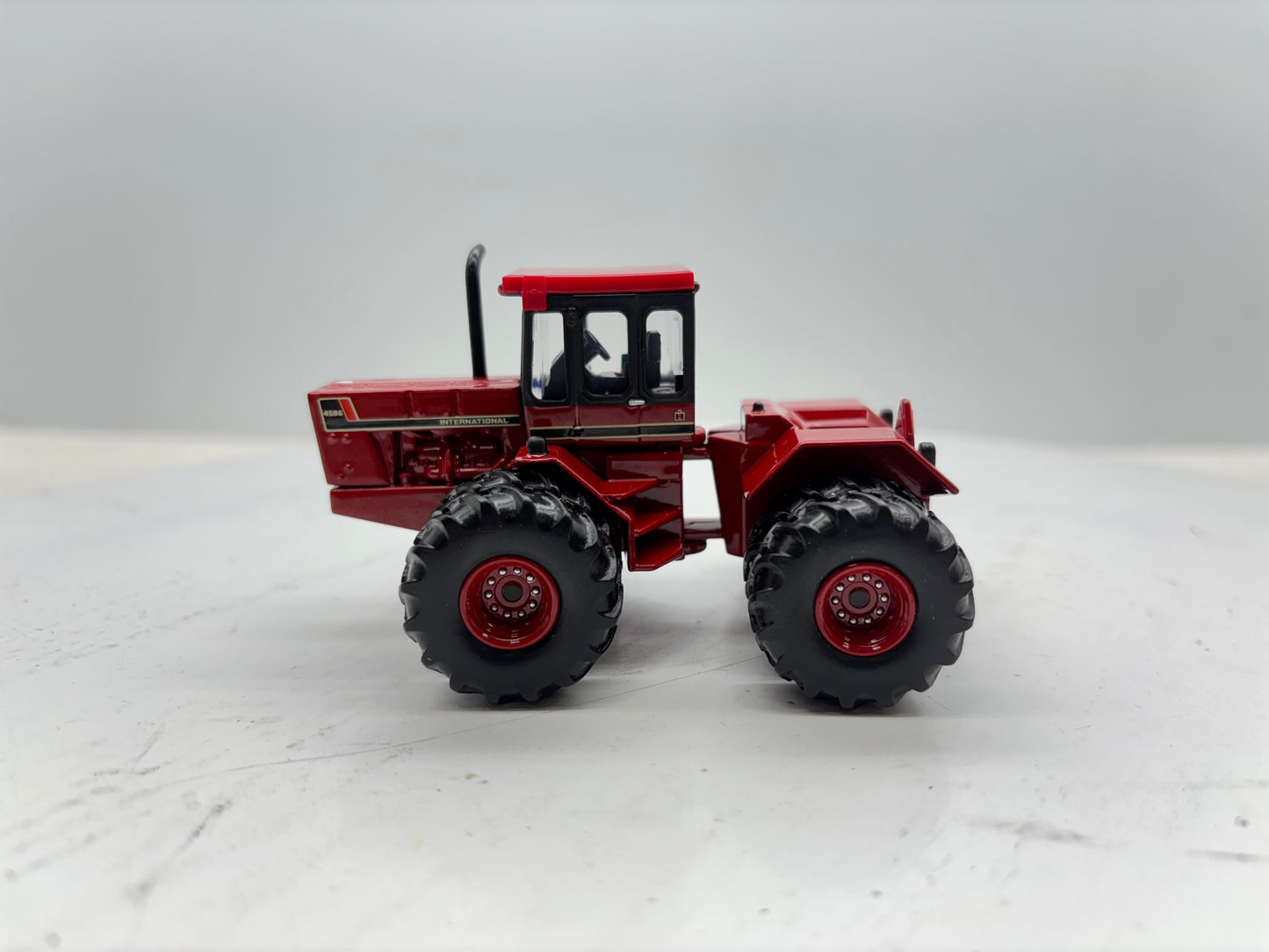 1/64 International 4586