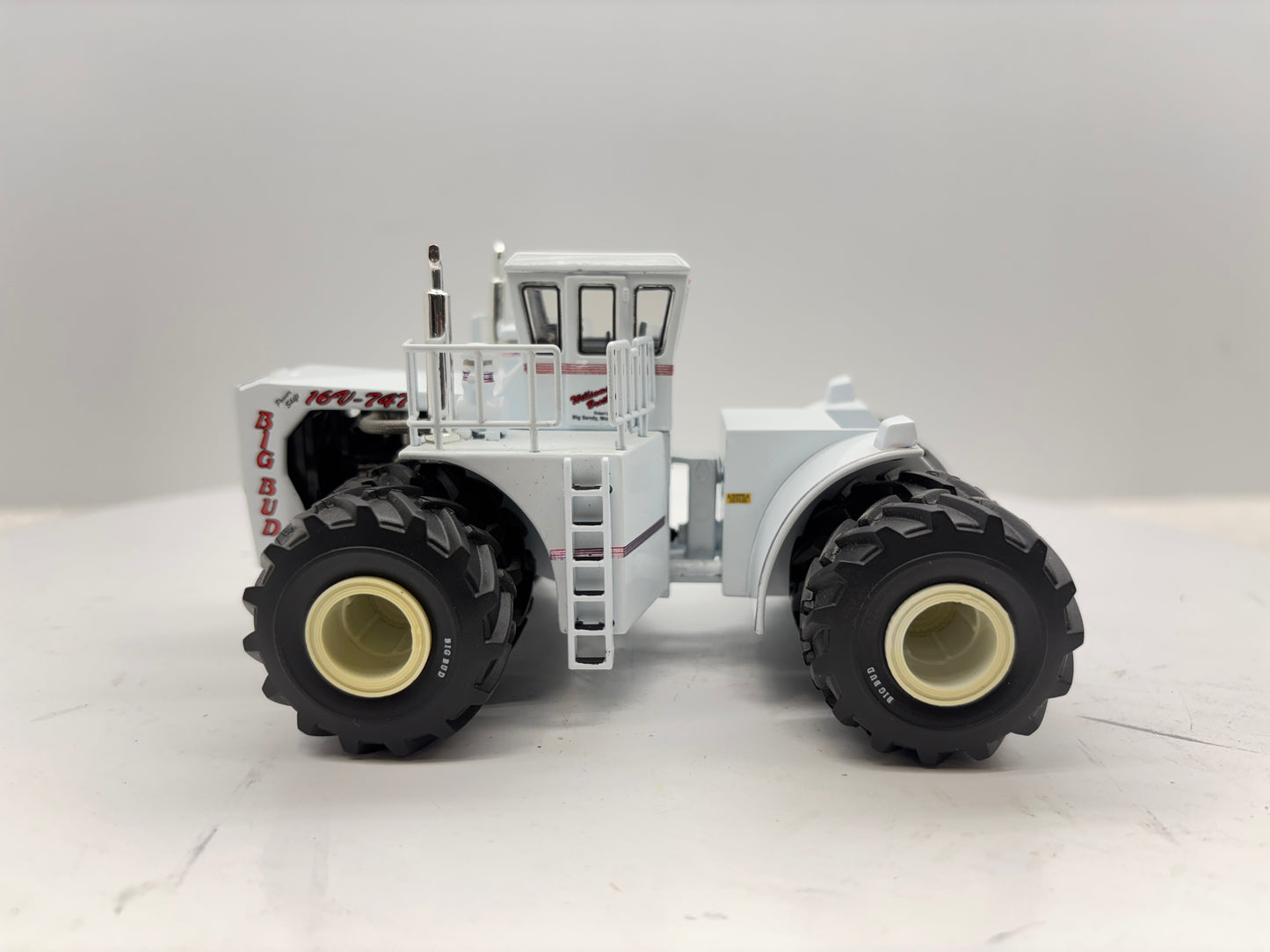 1/64 Big Bud 16V-747 900HP