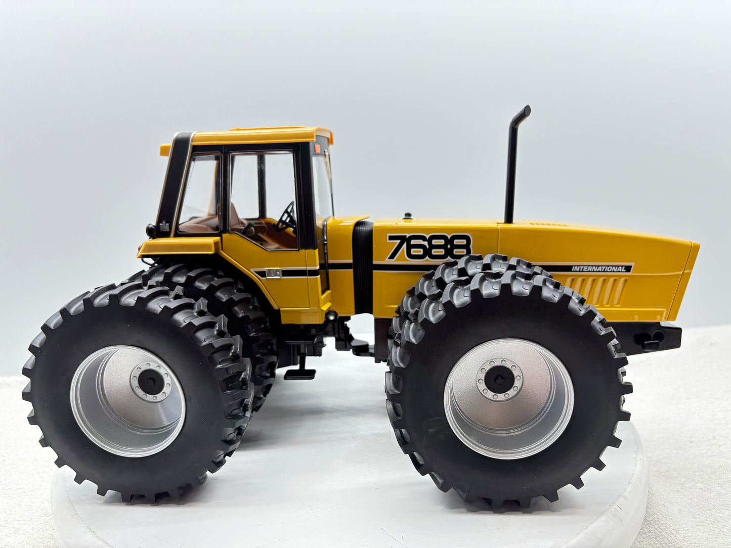 1/16 International 7688 Industrial