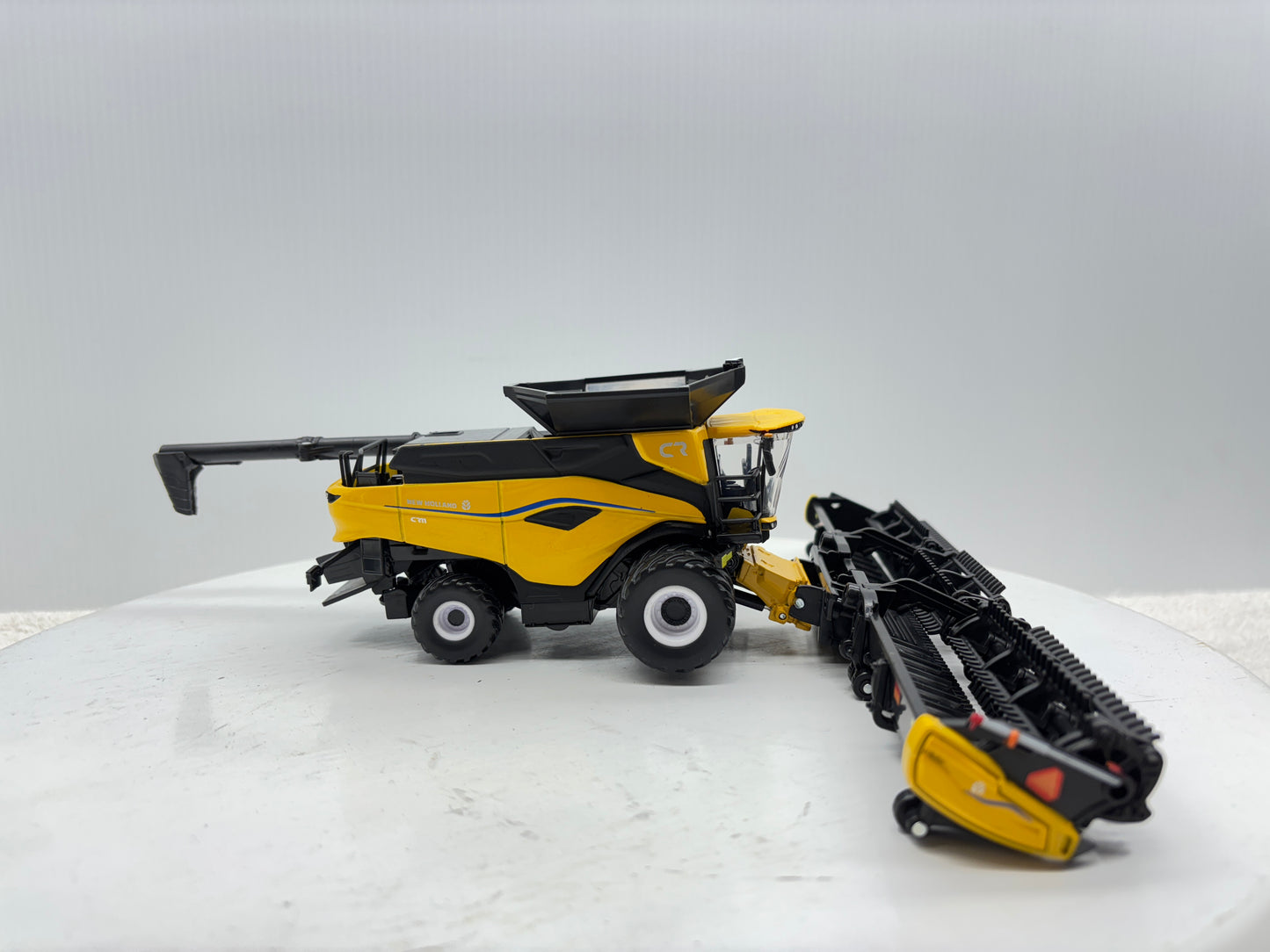 1/64 New Holland CR11 Prestige