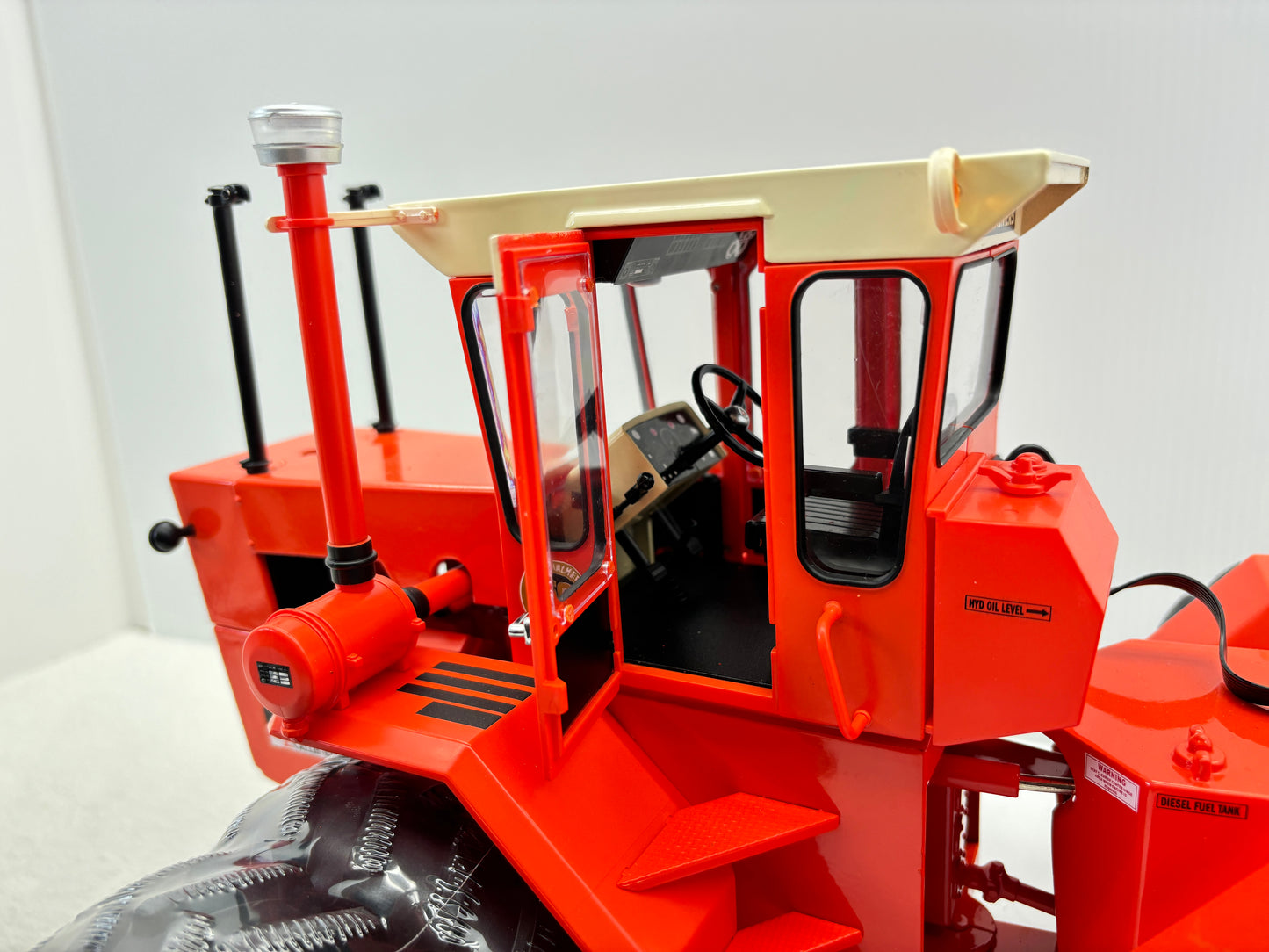 1/16 Allis-Chalmers 440 Prestige