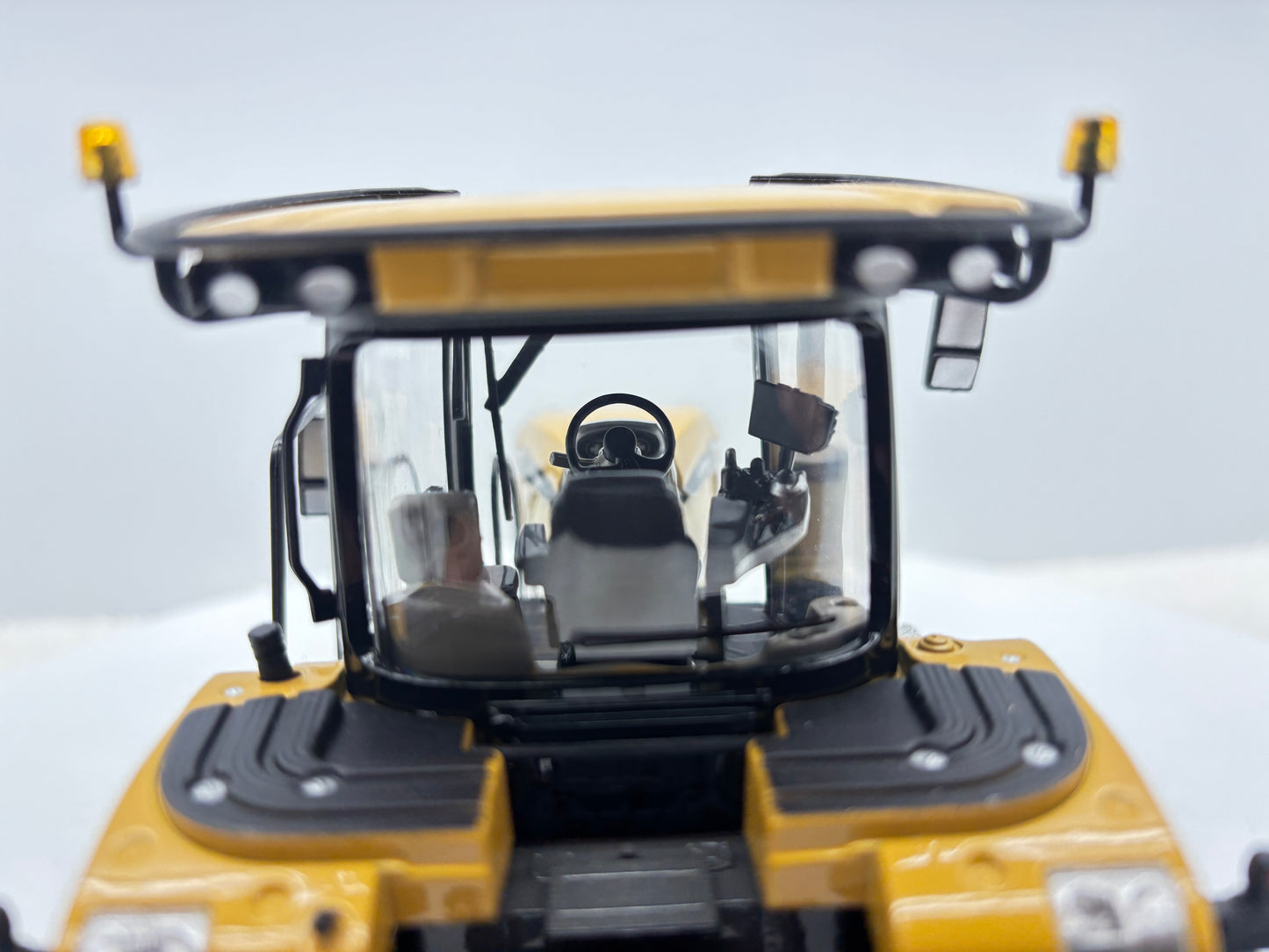 1/32 Challenger MT743