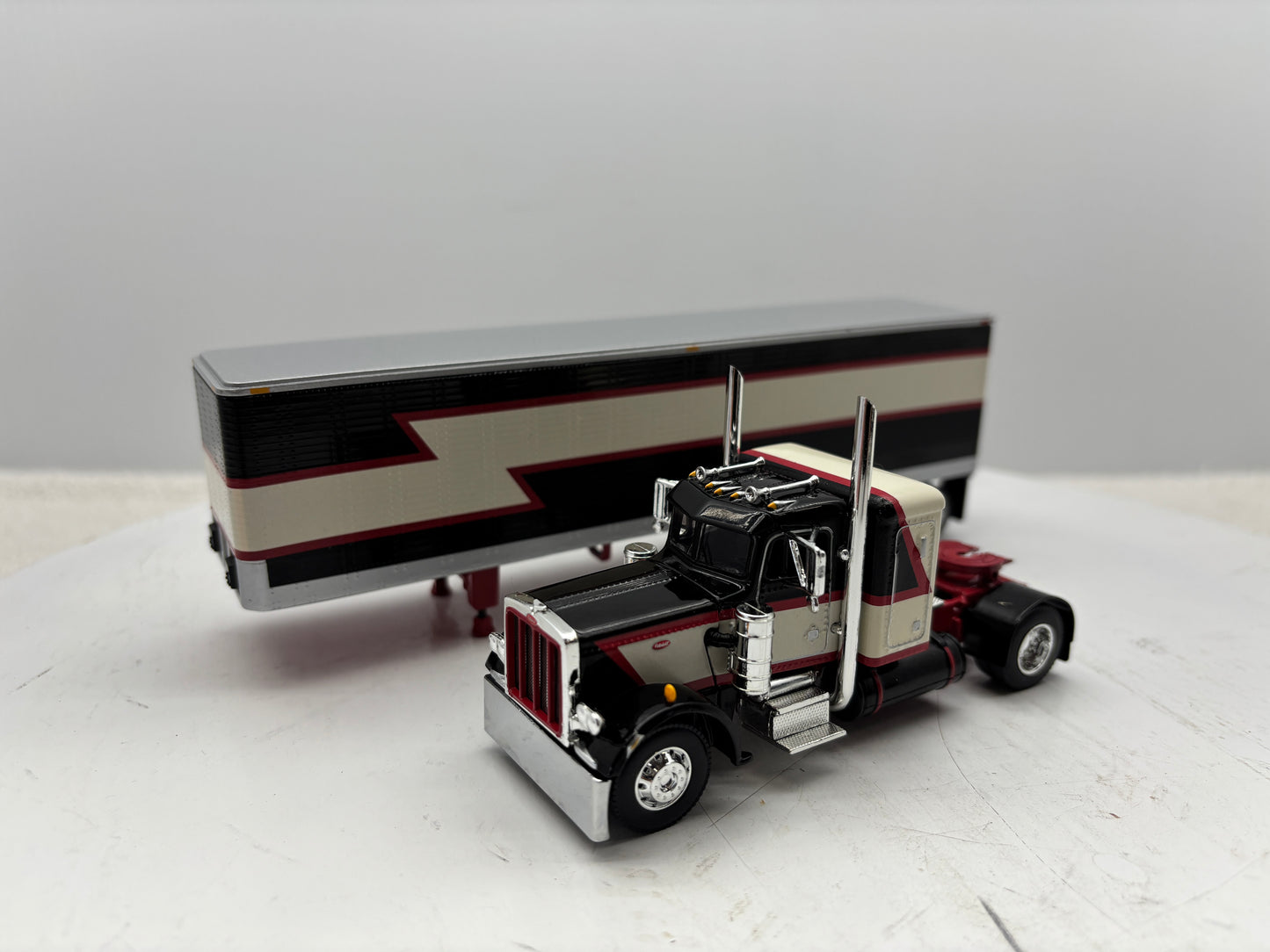 1/64 Peterbilt 359