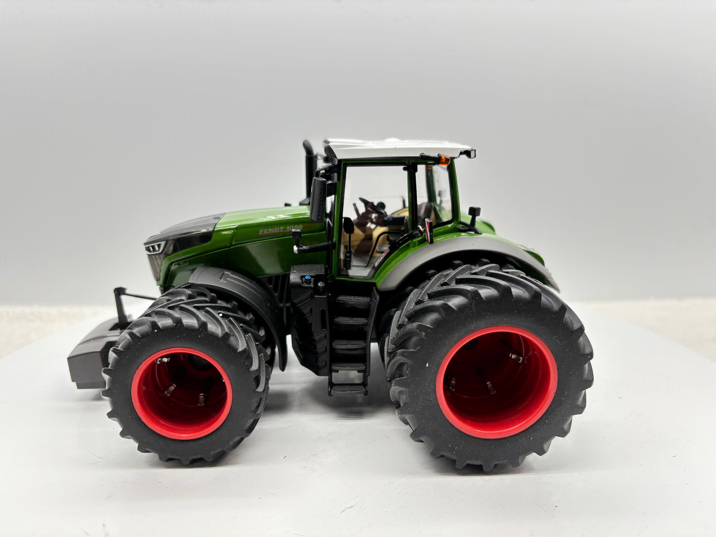 1/32 Fendt 1050 Vario Duals
