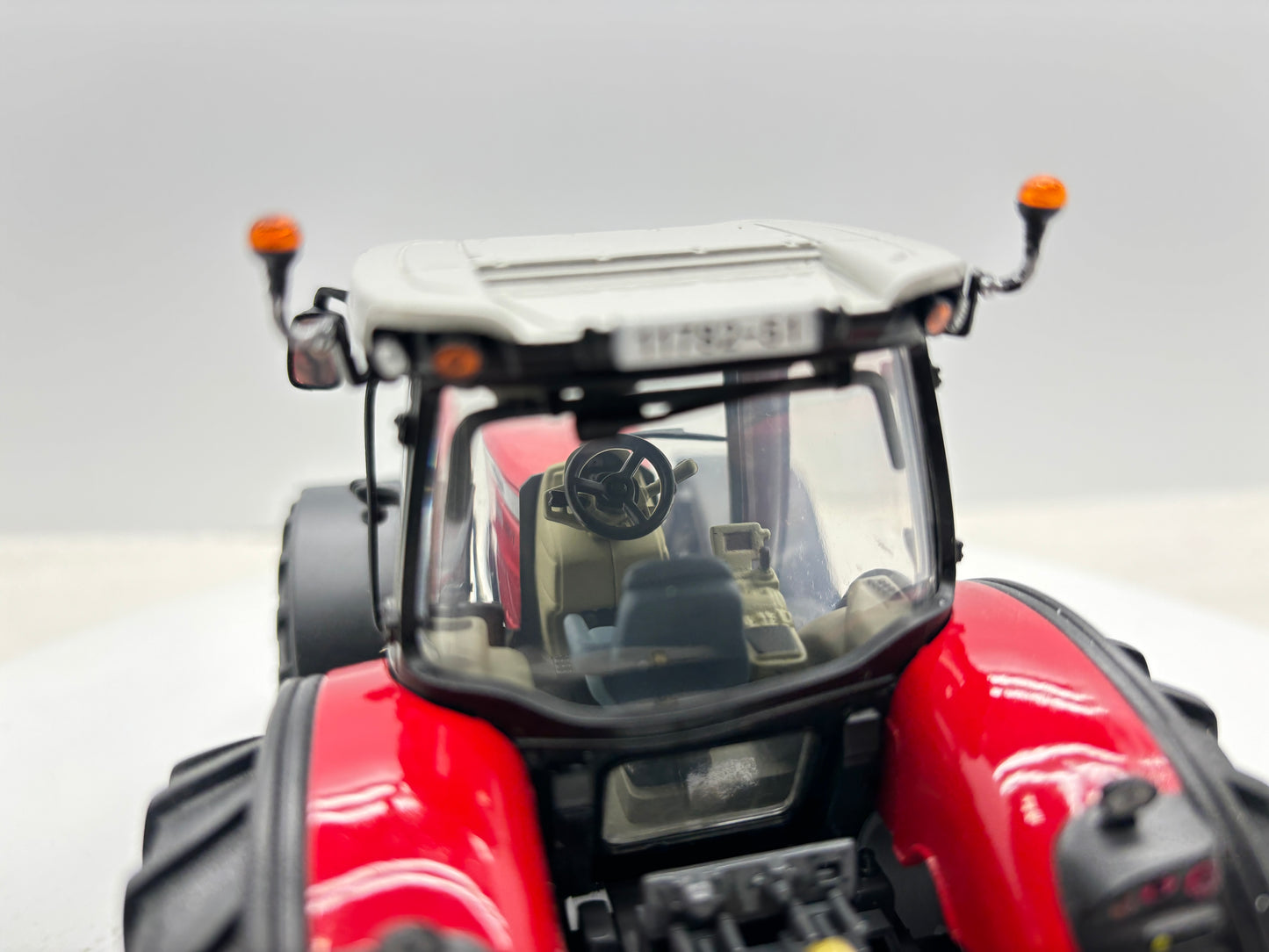 1/32 Massey Ferguson 8680