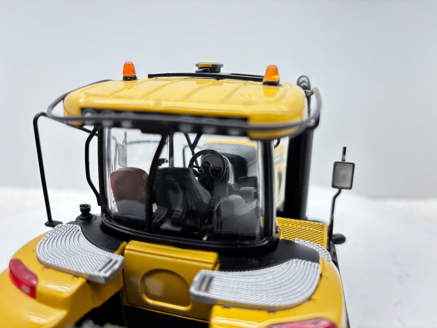 1/32 Challenger MT865C