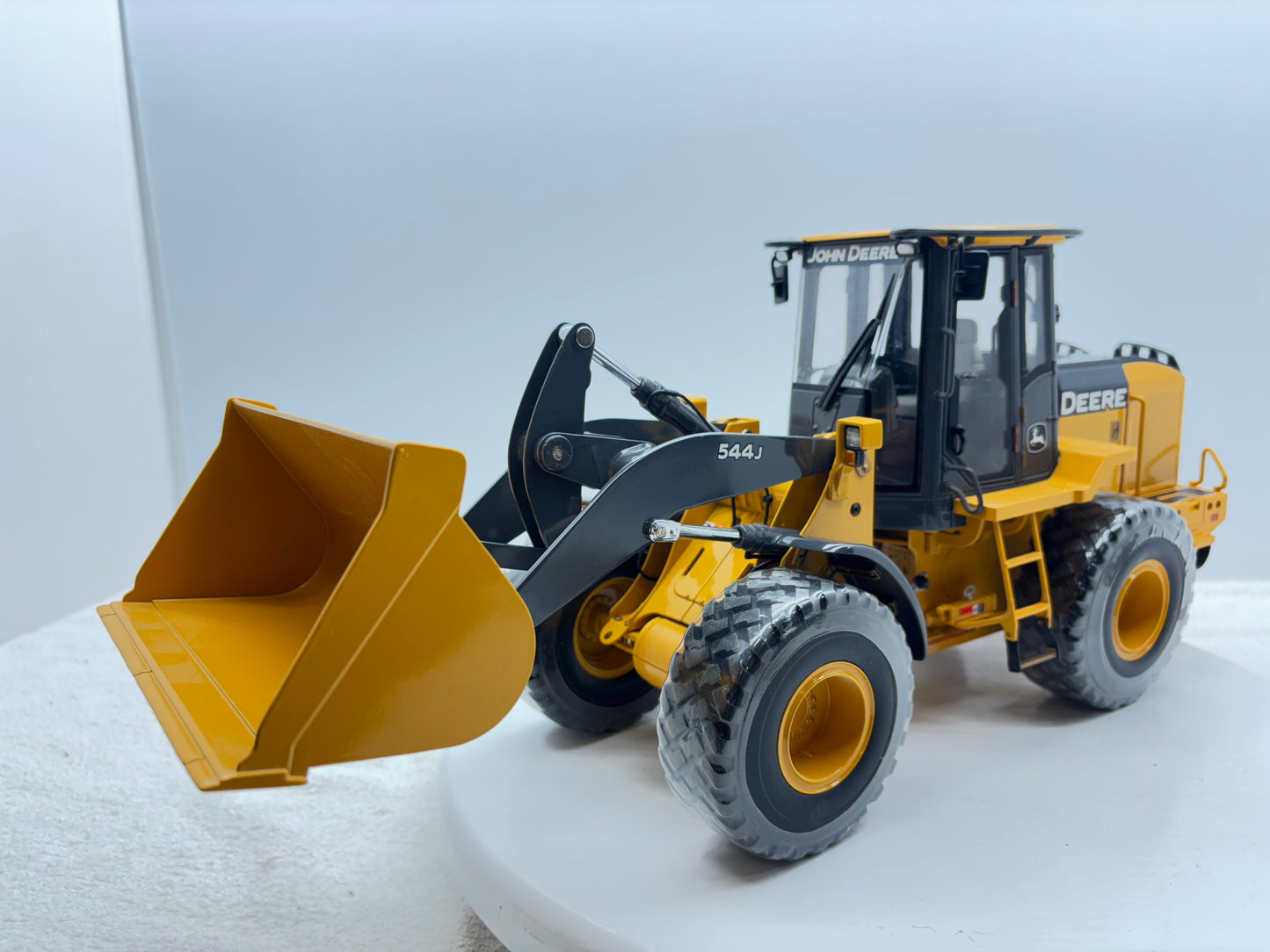 1/16 John Deere 544J