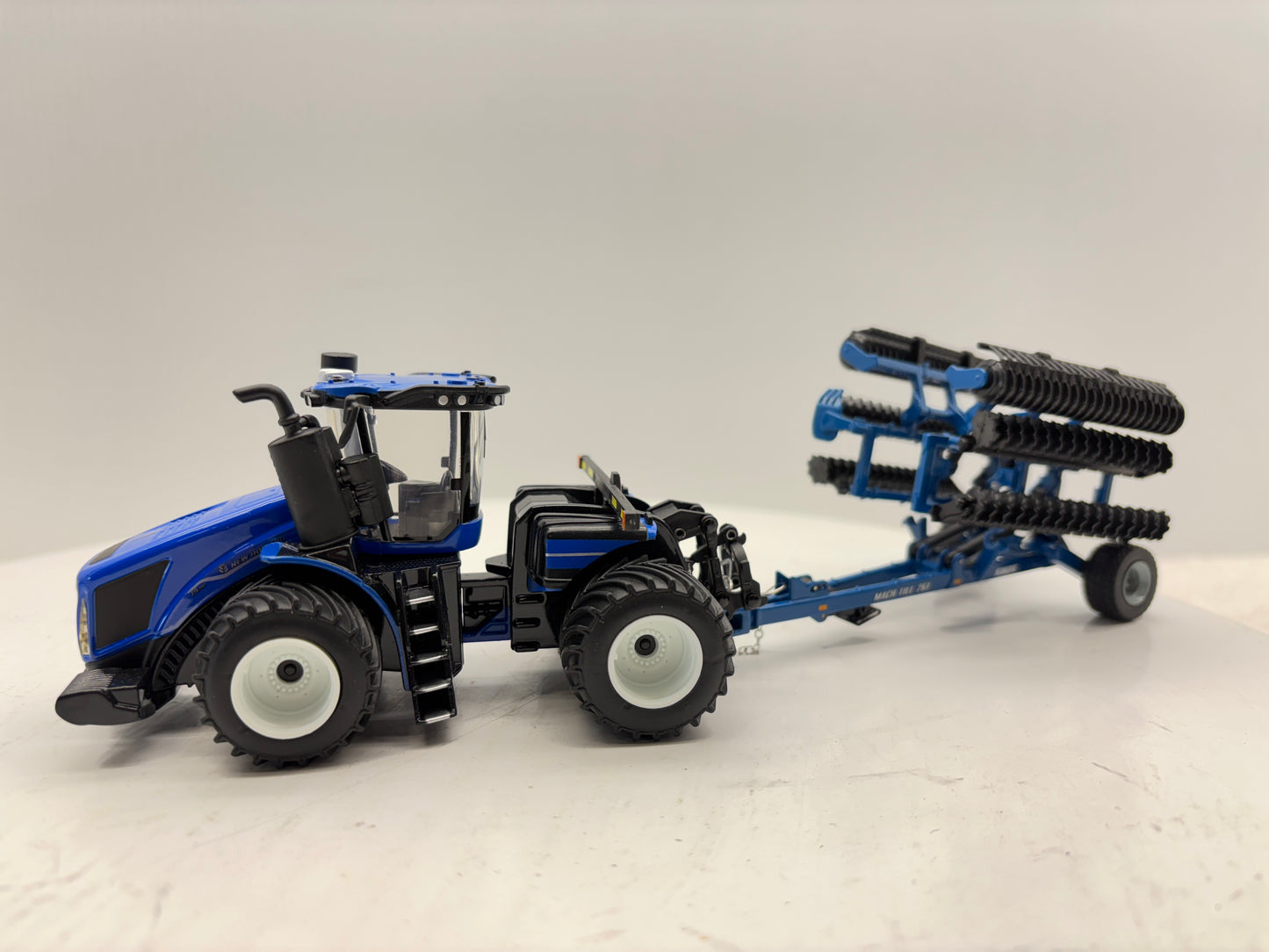 1/64 New Holland T9.700 PLM Prestige