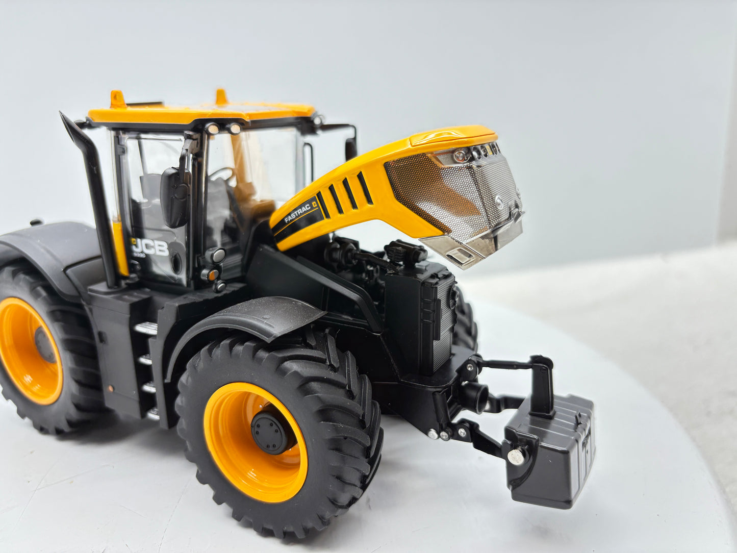 1/32 JCB Fastrac 8330