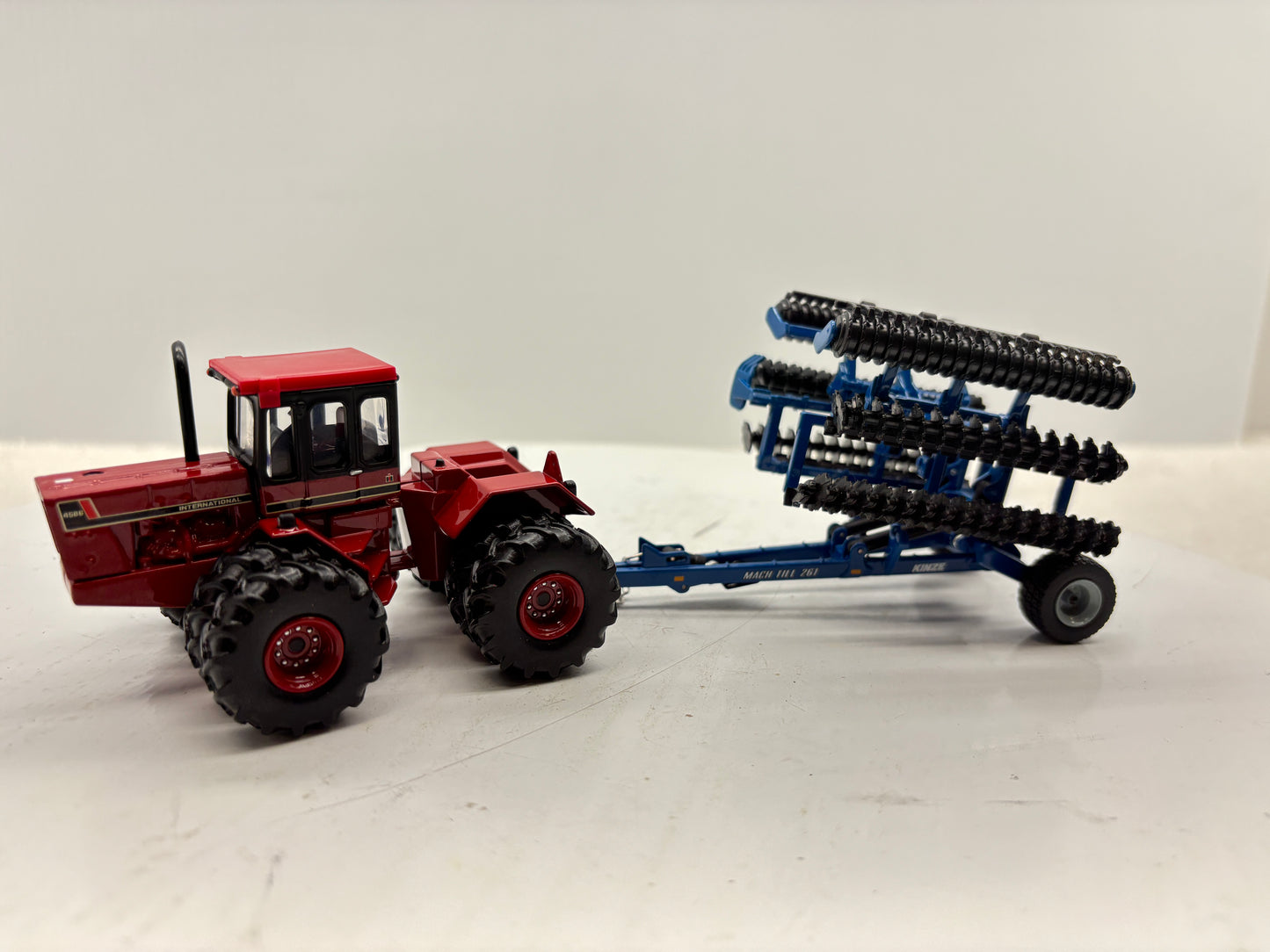 1/64 International 4586