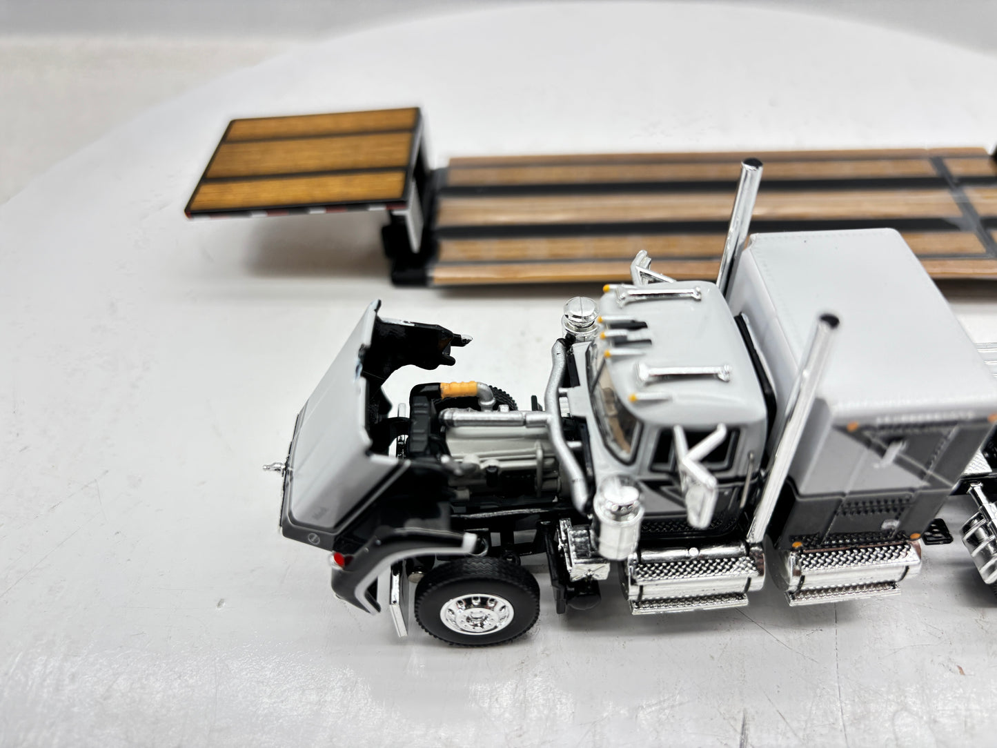 1/64 Mack Super-Liner 60'' Flat top