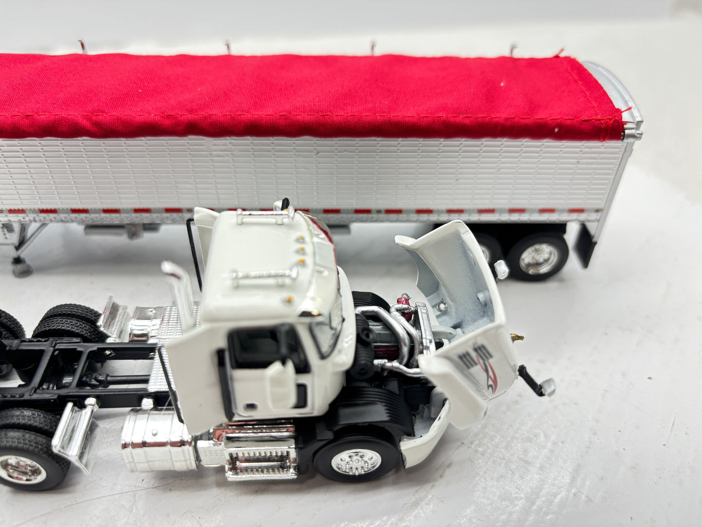 1/64 Mack Anthem White & Red