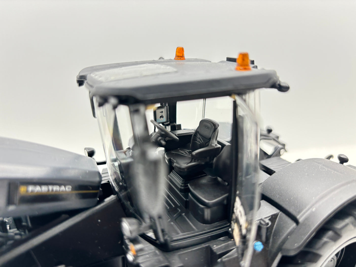 1/32 JCB 8330 Black Stealth