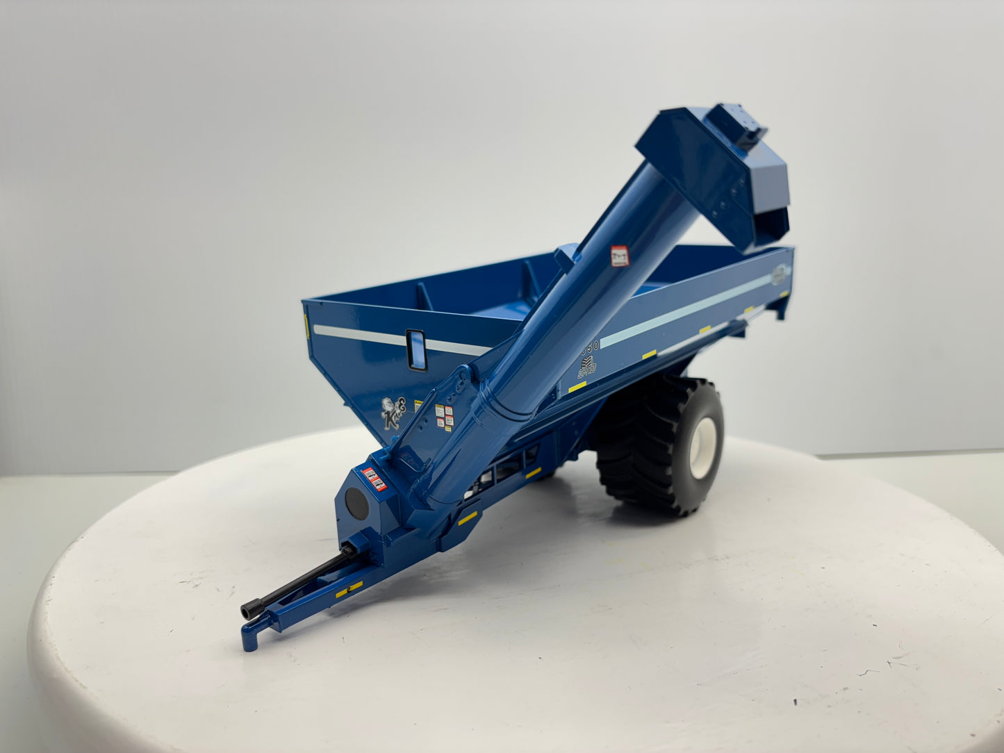 1/32 Kinze 1050 Vintage Grain Cart