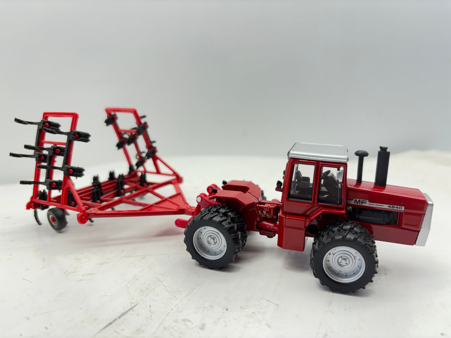1/64 Massey Ferguson 4840 NFTS