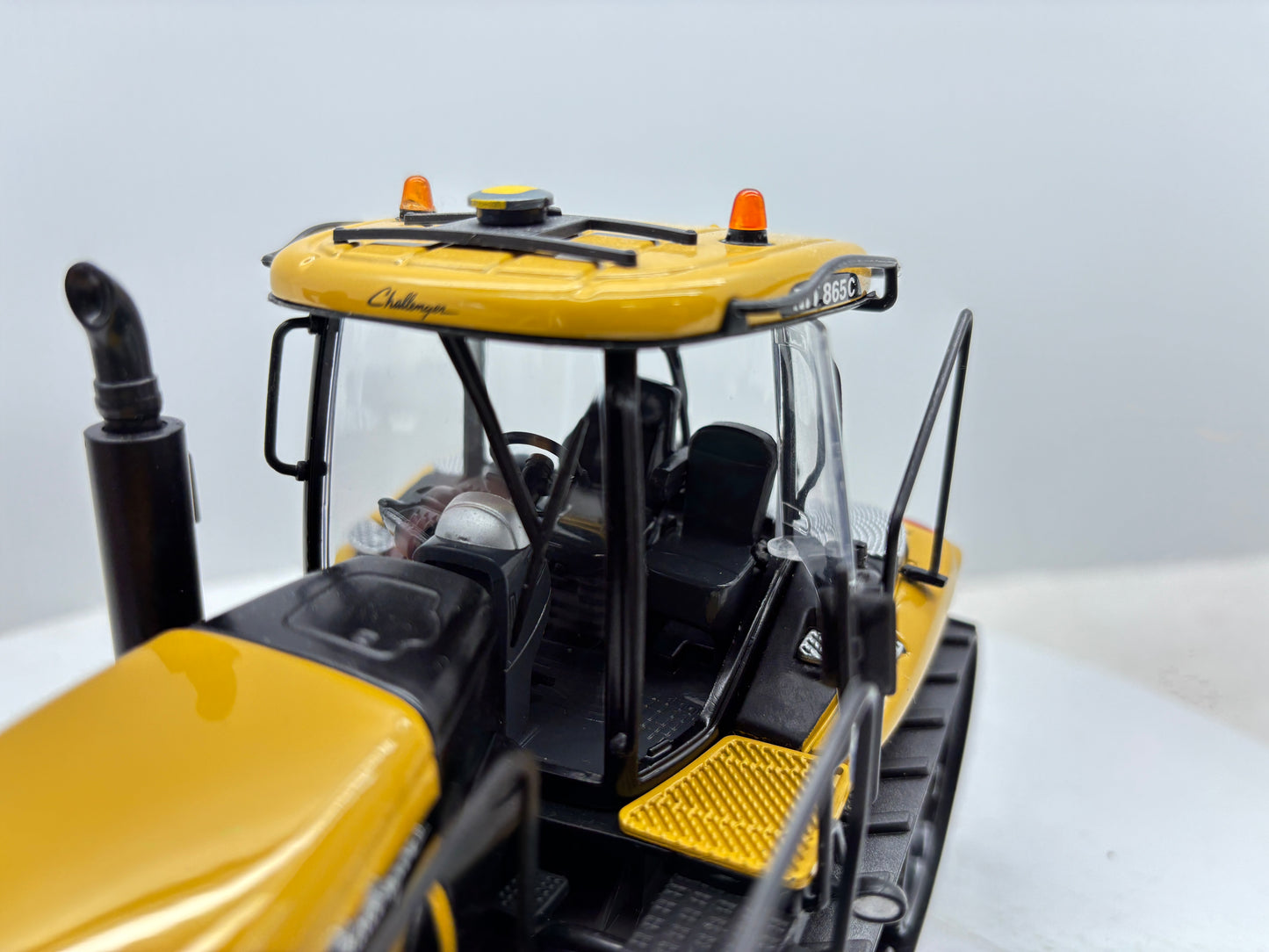 1/32 Challenger MT865C