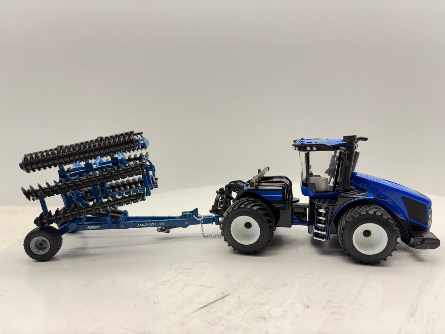 1/64 New Holland T9.700 PLM Prestige