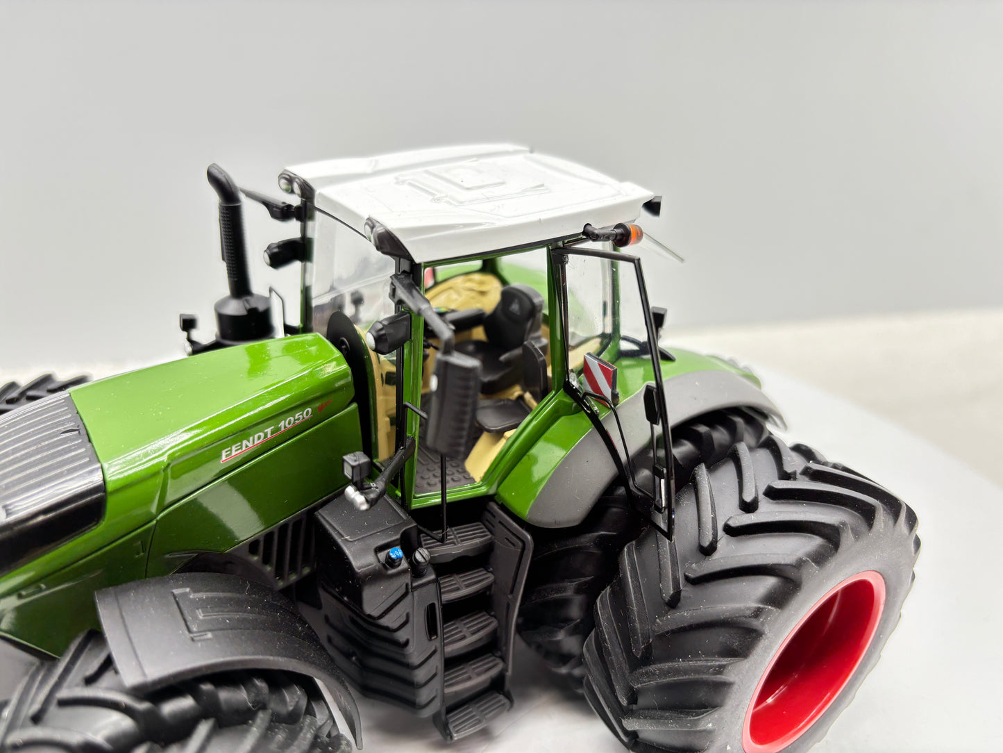 1/32 Fendt 1050 Vario Duals