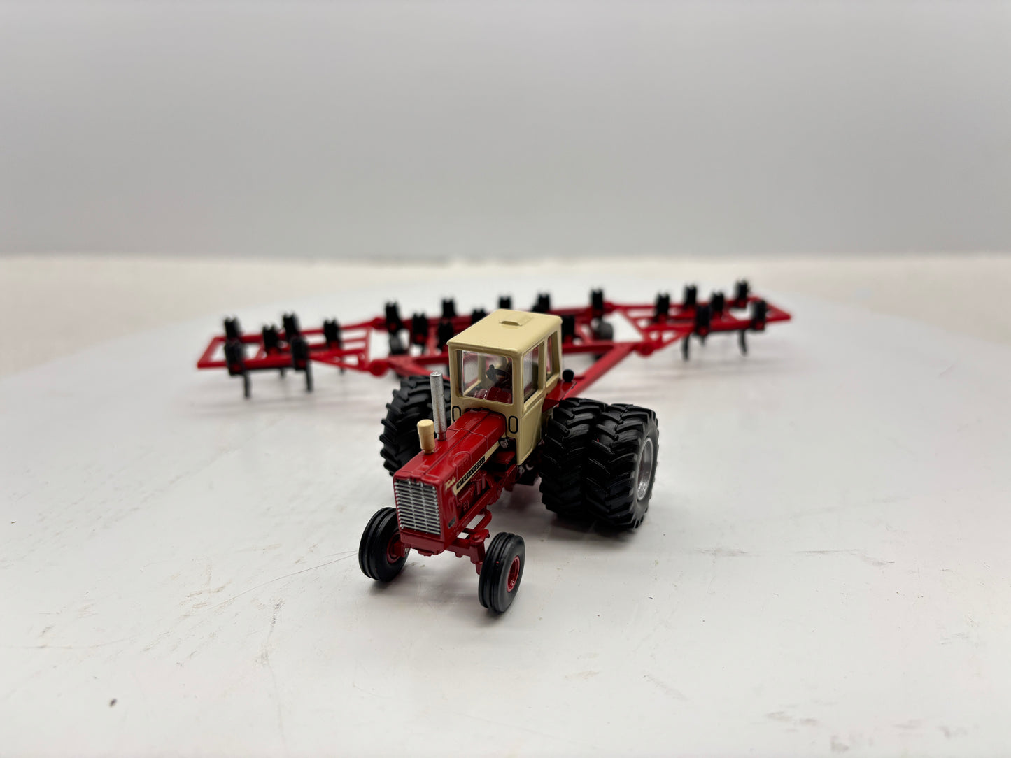 1/64 International 1256 2WD