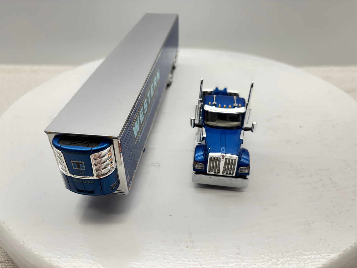 1/64 Kenworth W990 Day Cab (Western)