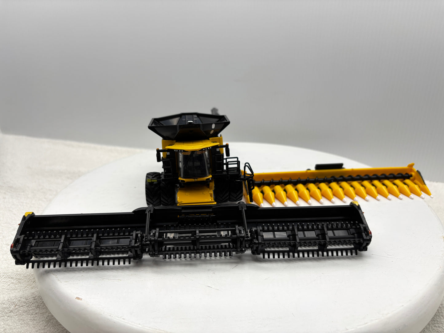 1/64 New Holland CR11 Prestige
