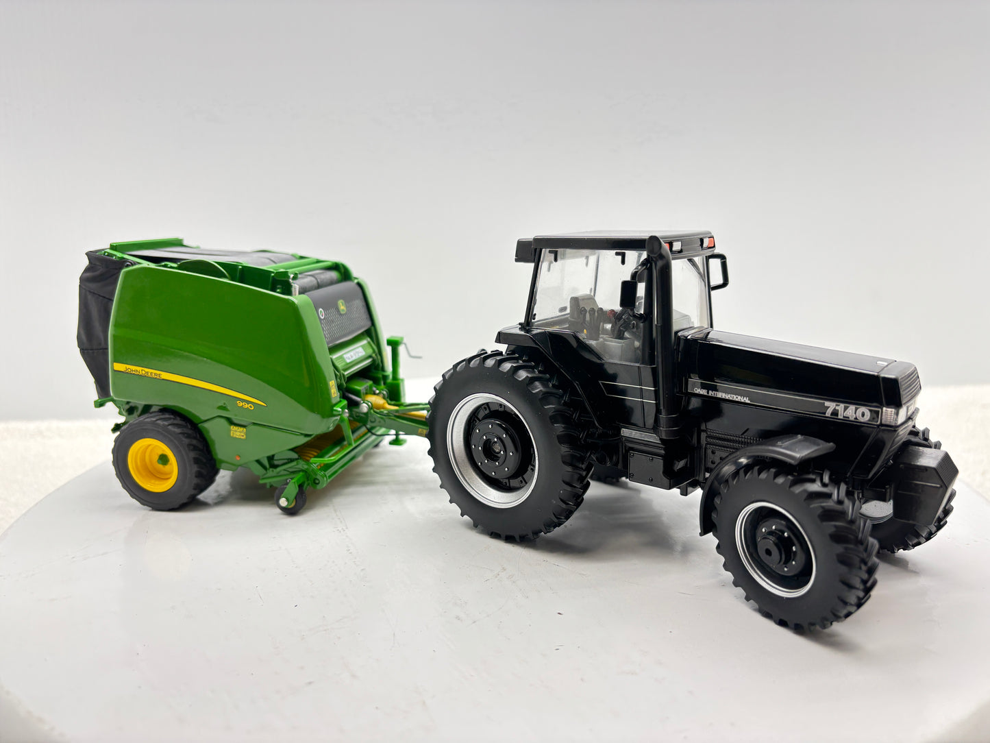 1/32 Case IH Magnum 7140 Black