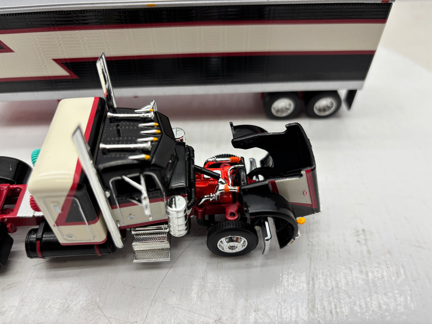 1/64 Peterbilt 359