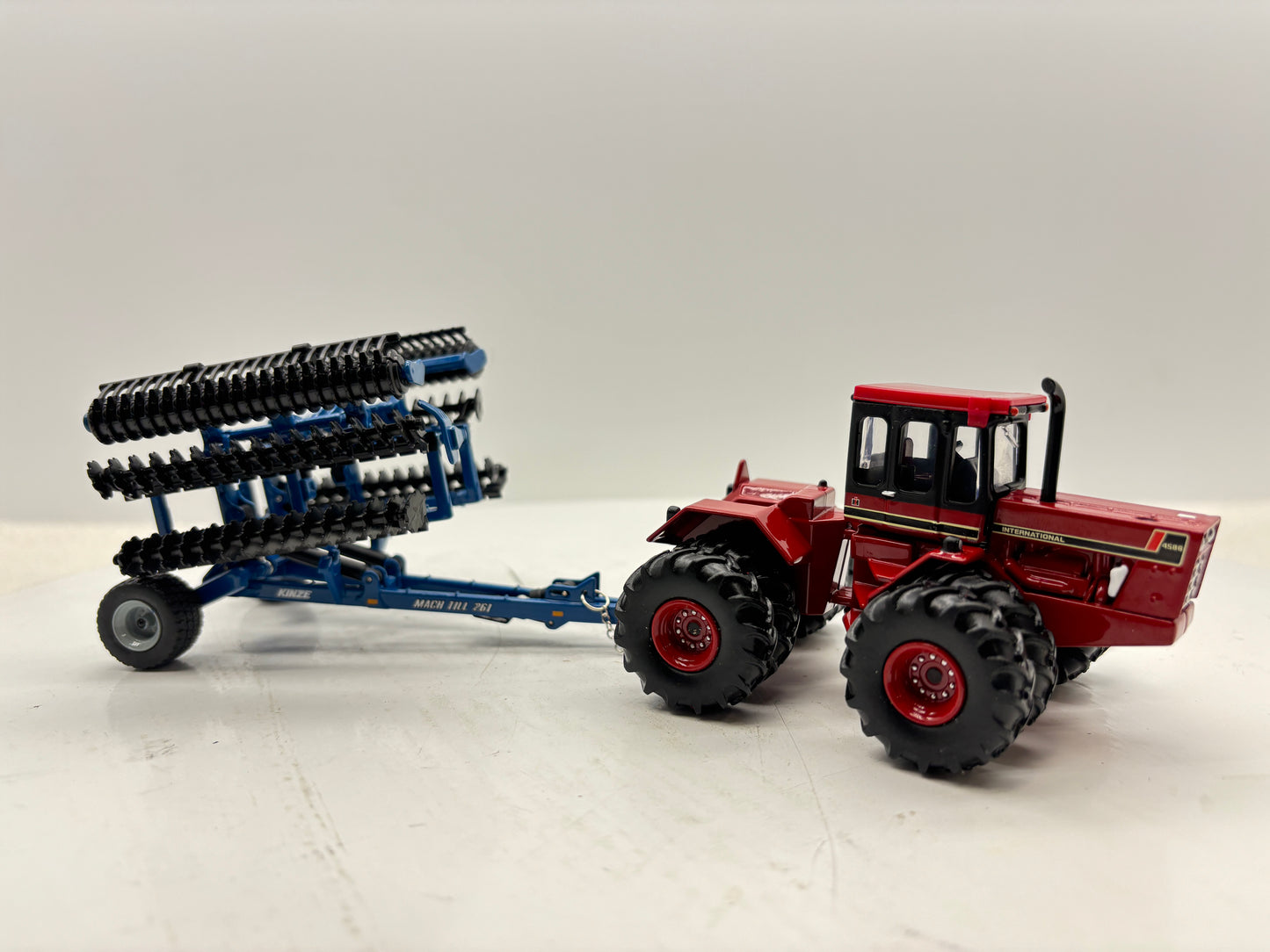 1/64 International 4586