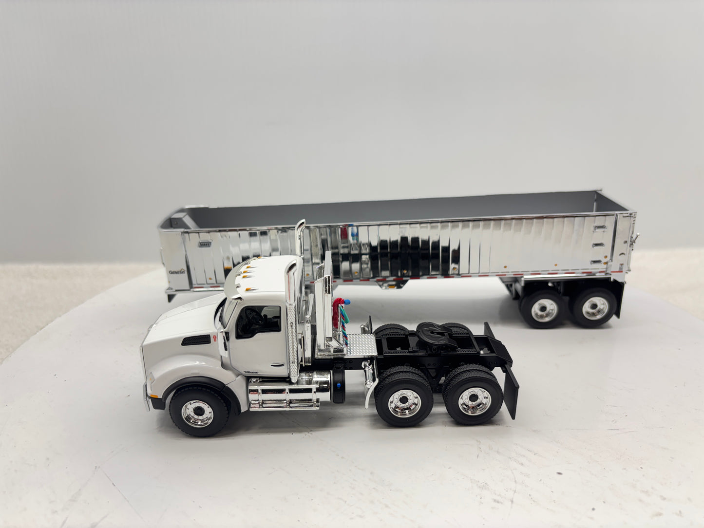 1/50 Kenworth T880 Day Cab (White)