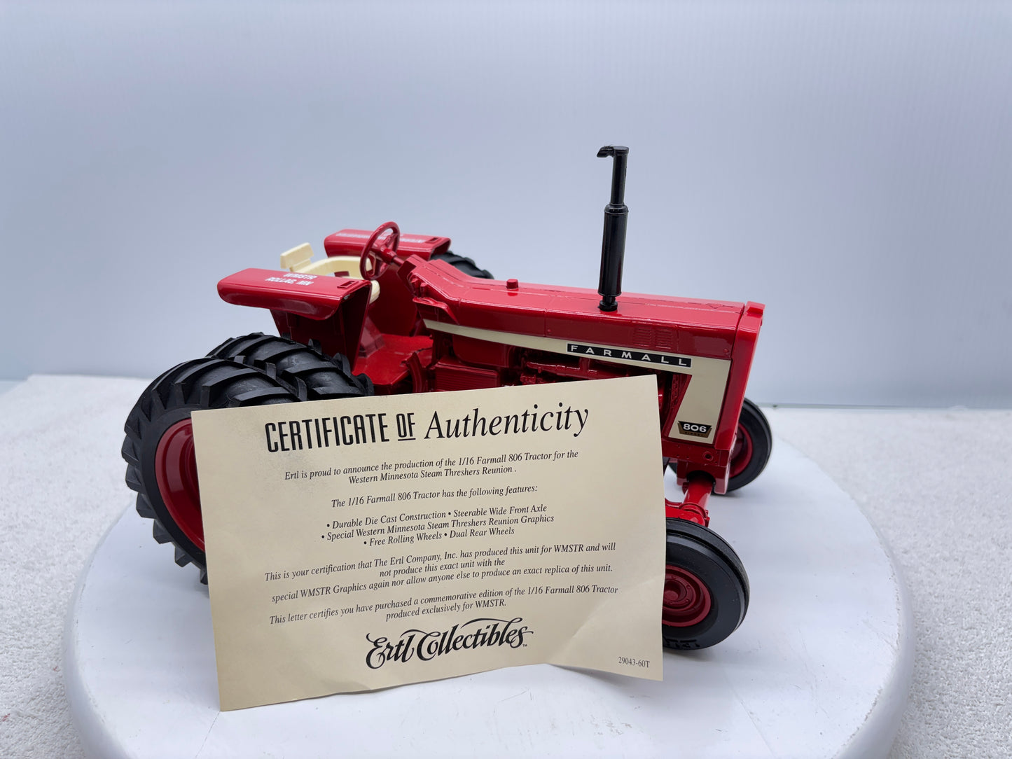 1/16 International Farmall 806 WMSTR