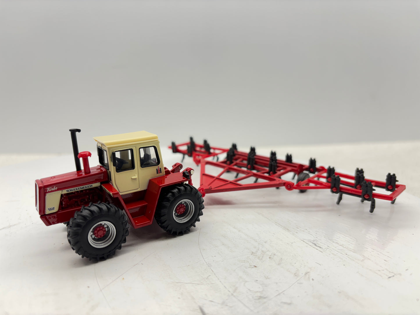 1/64 International 4166