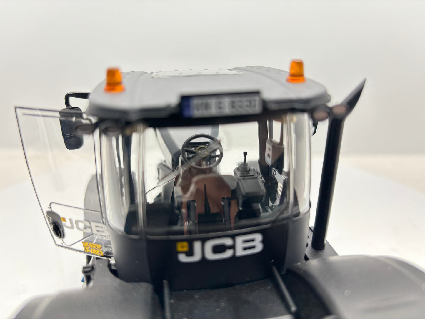 1/32 JCB 8330 Black Stealth