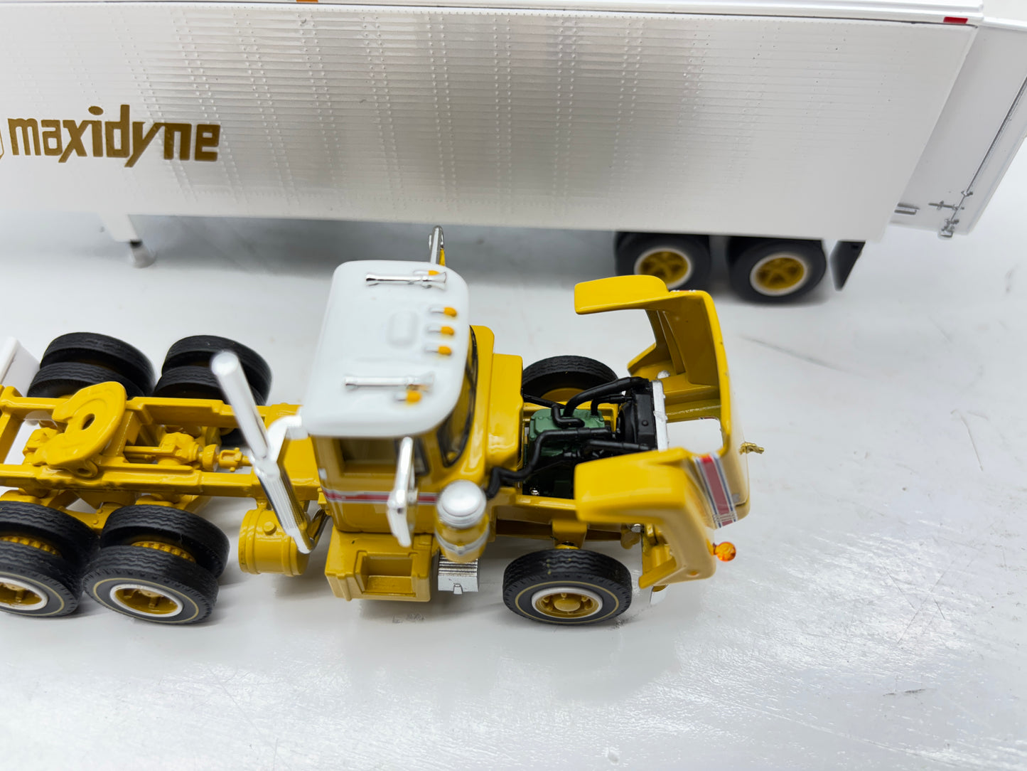 1/64 Mack R-Model Day Cab 125th