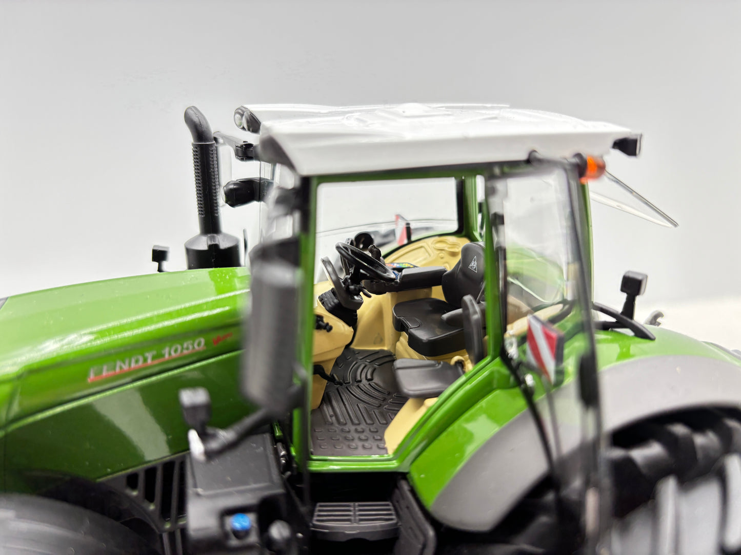 1/32 Fendt 1050 Vario Duals