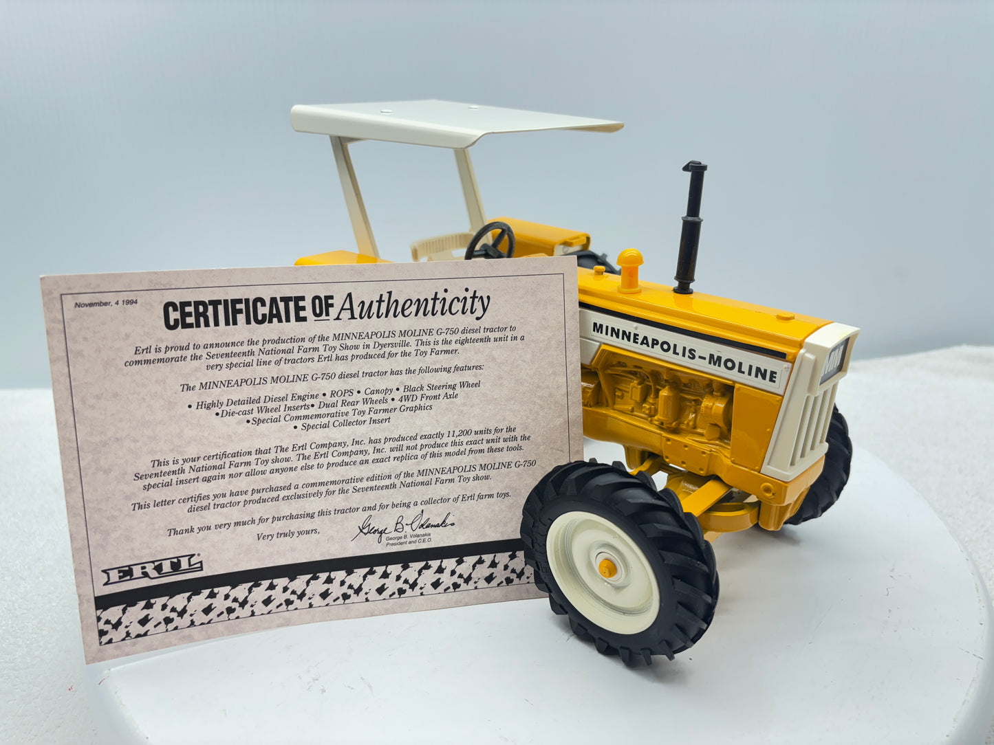1/16 Minneapolis-Moline G-750 Toy Farmer Duals