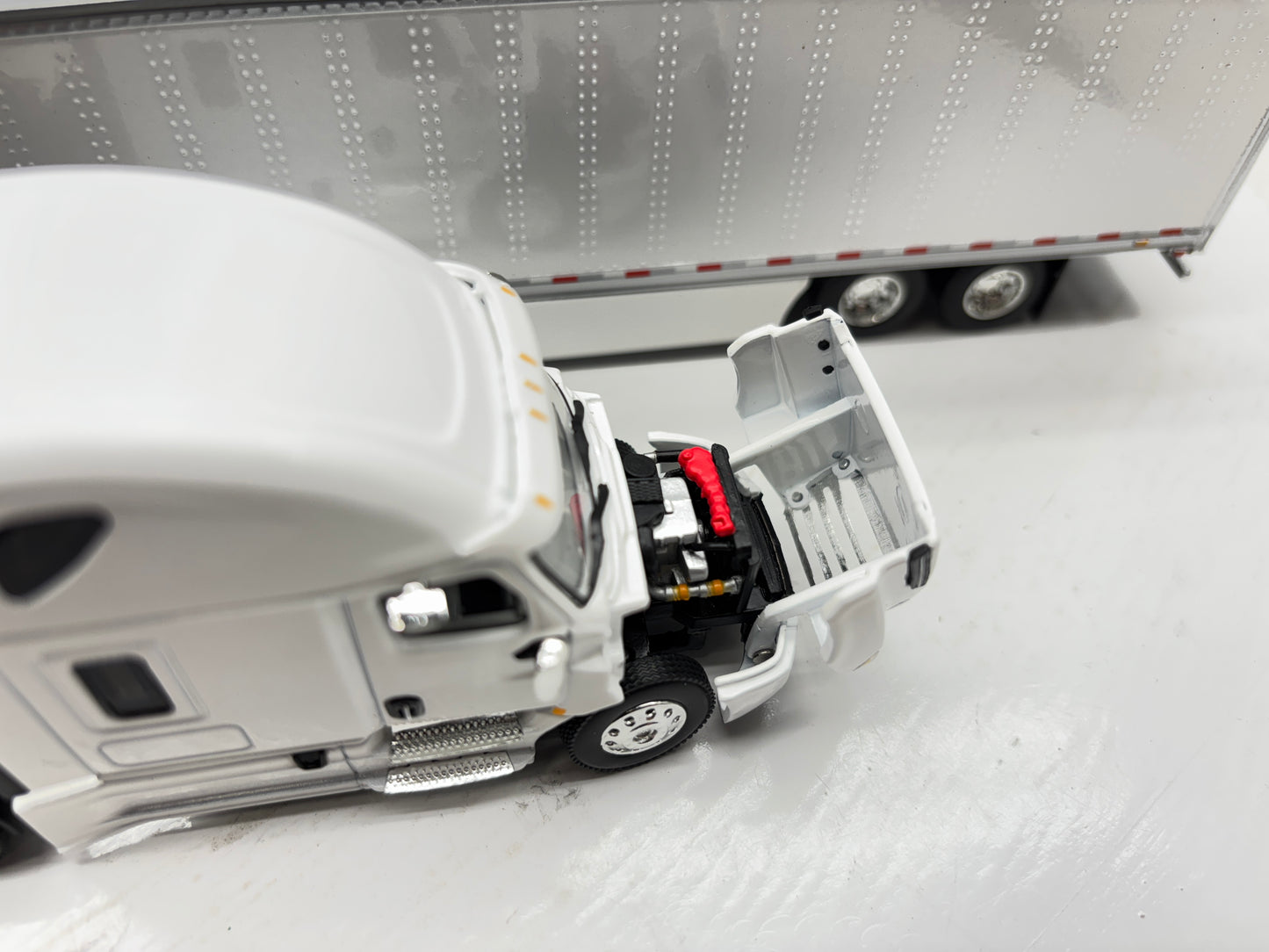 1/64 Freightliner Cascadia High Roof (White)