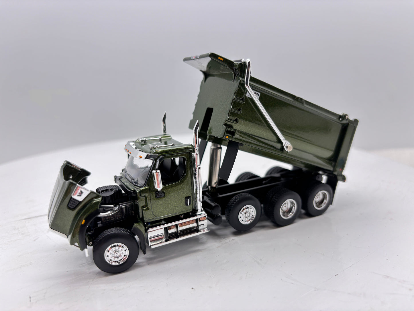 1/64 Western Star 49X (Mettalic Green)