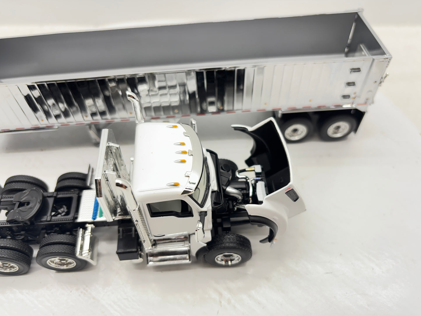1/50 Kenworth T880 Day Cab (White)