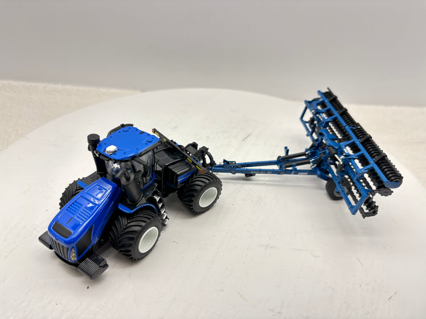 1/64 New Holland T9.700 PLM Prestige