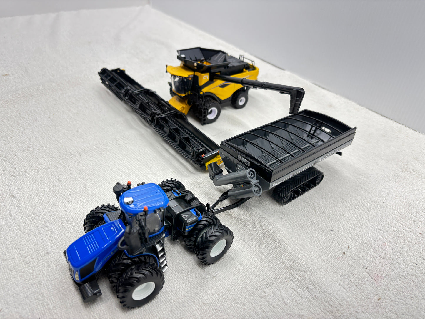 1/64 New Holland CR11 Prestige