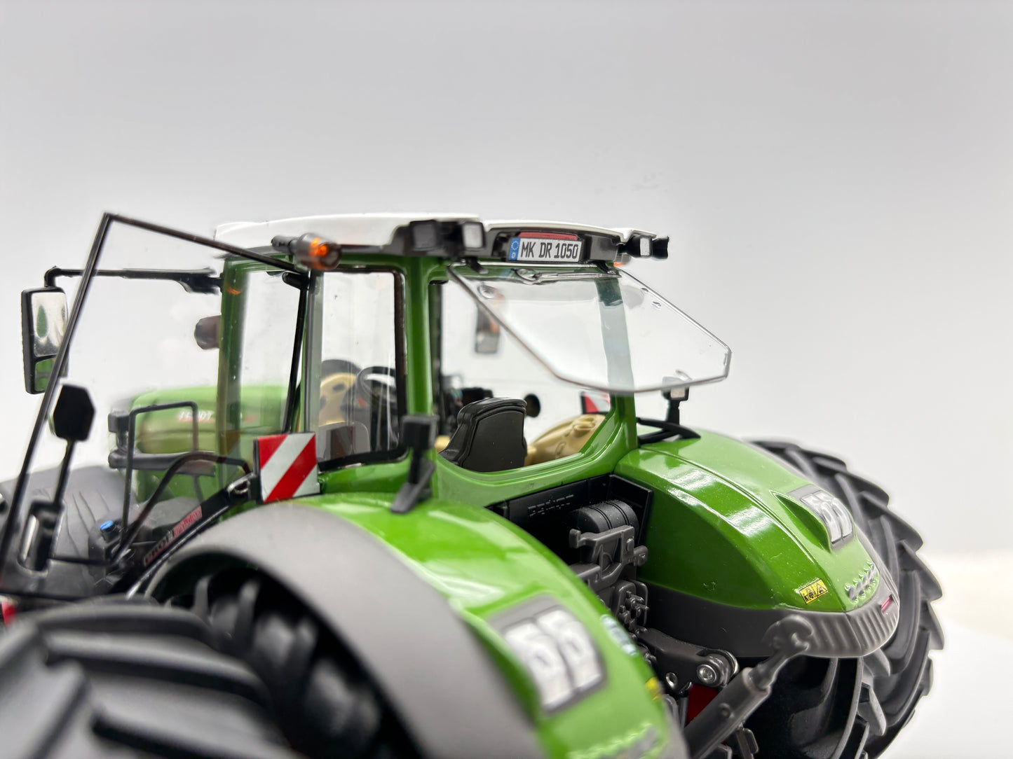 1/32 Fendt 1050 Vario Duals