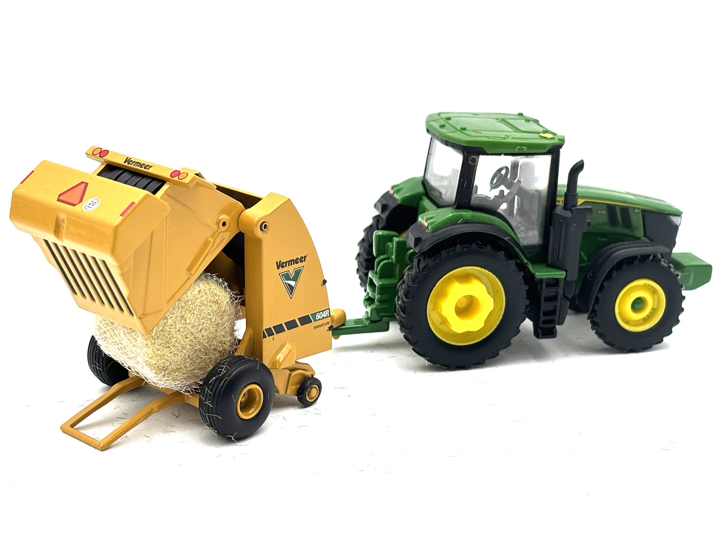 1/64 Straw Bales Net Wrapped 5' x 5'