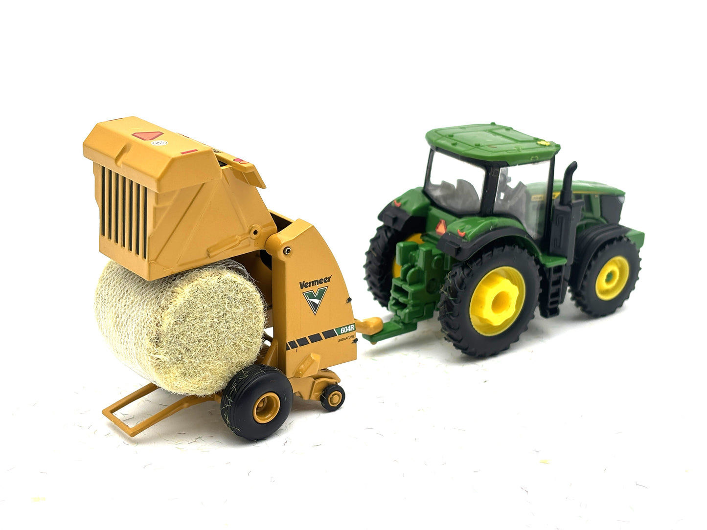 1/64 Straw Bales Net Wrapped 6' x 6'