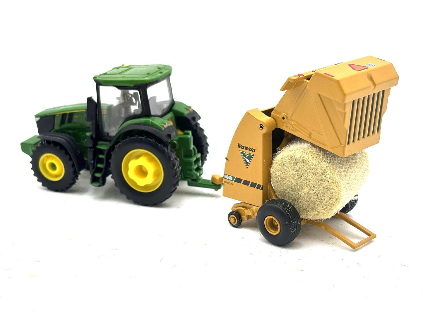1/64 Straw Bales Net Wrappedd 5' x 6'