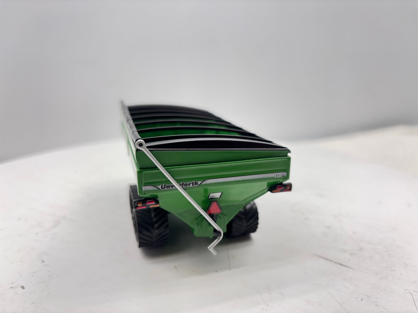 1/64 Unverferth 1120 Tracks Grain Cart Green