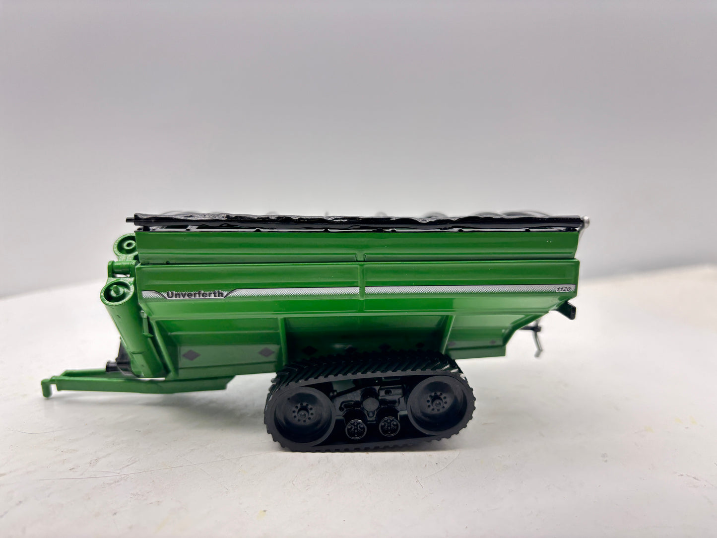 1/64 Unverferth 1120 Tracks Grain Cart Green
