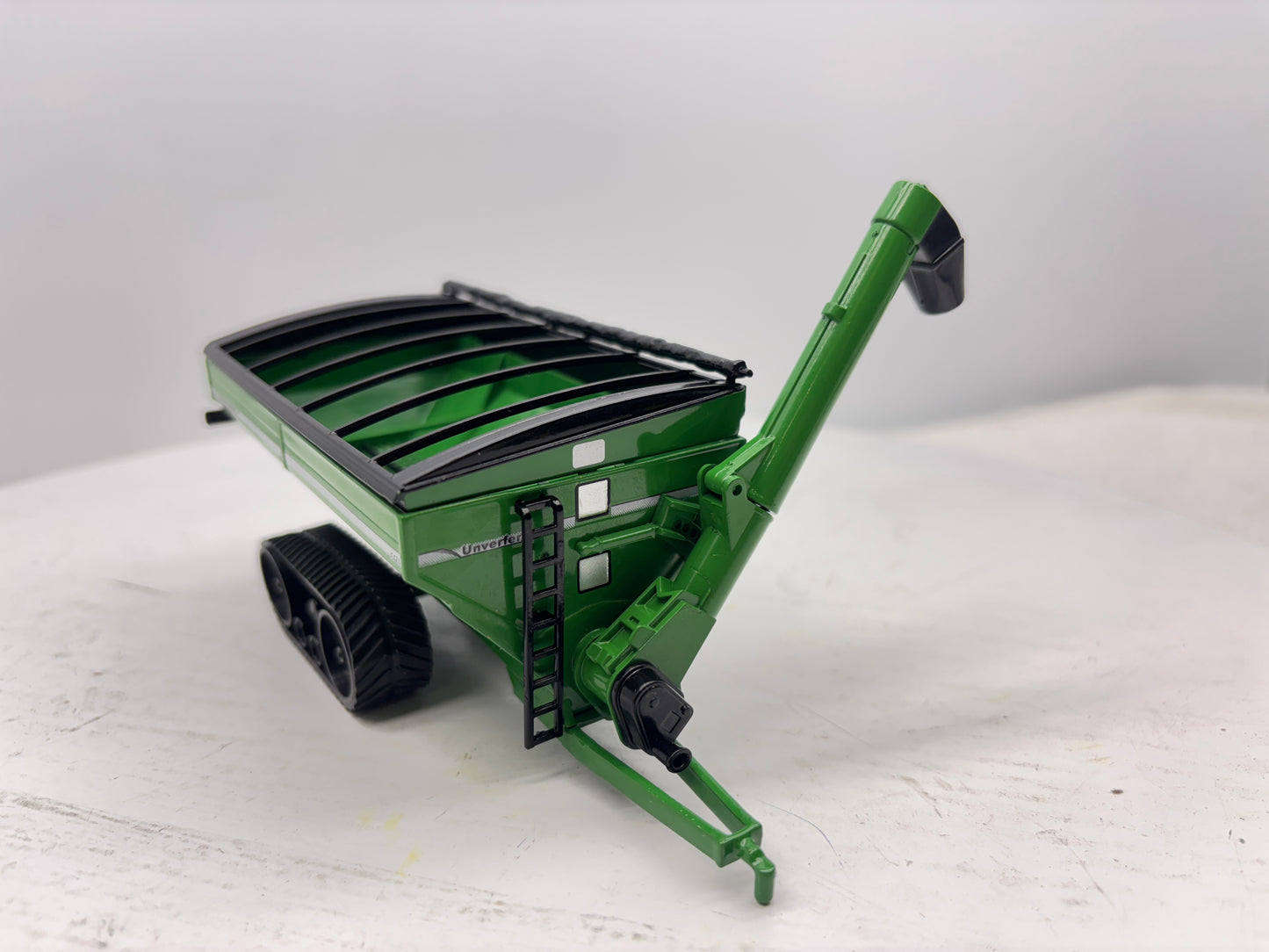 1/64 Unverferth 1120 Tracks Grain Cart Green