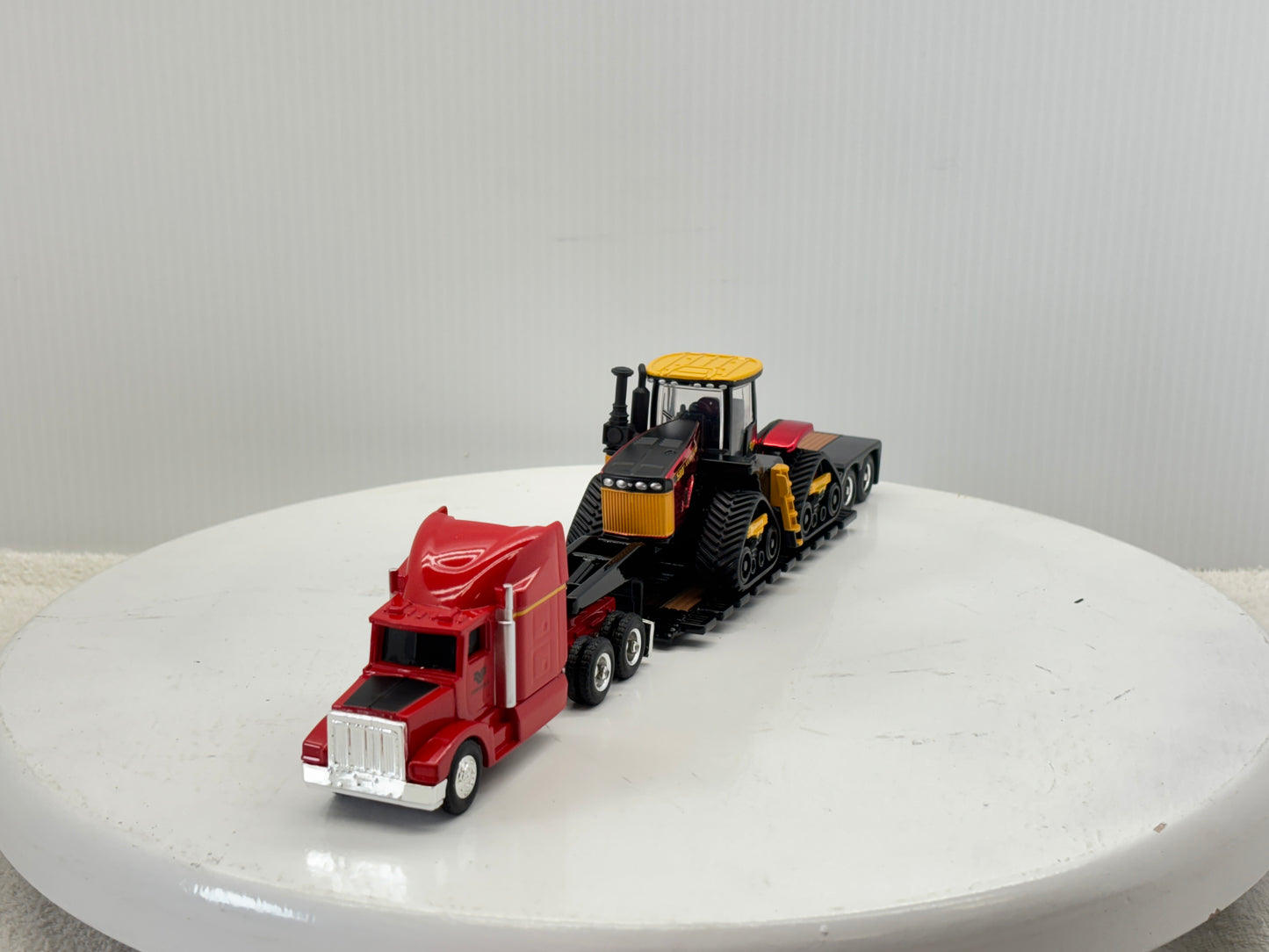 1/64 Versatile 580 DeltaTrak Chase